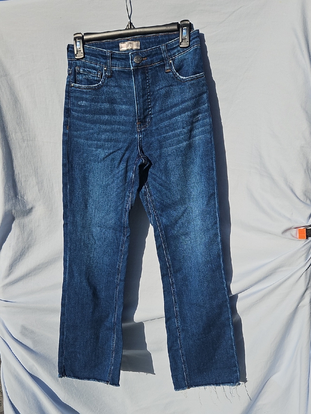 Kut from the Kloth Blue Denim Jeans with Contrast Stitching.       Size 00